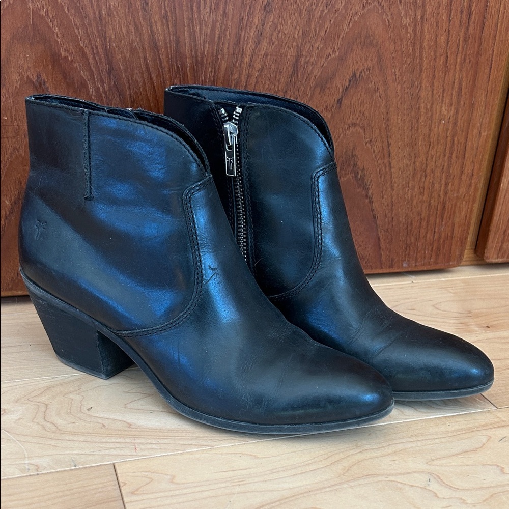 Frye Judith ankle booties